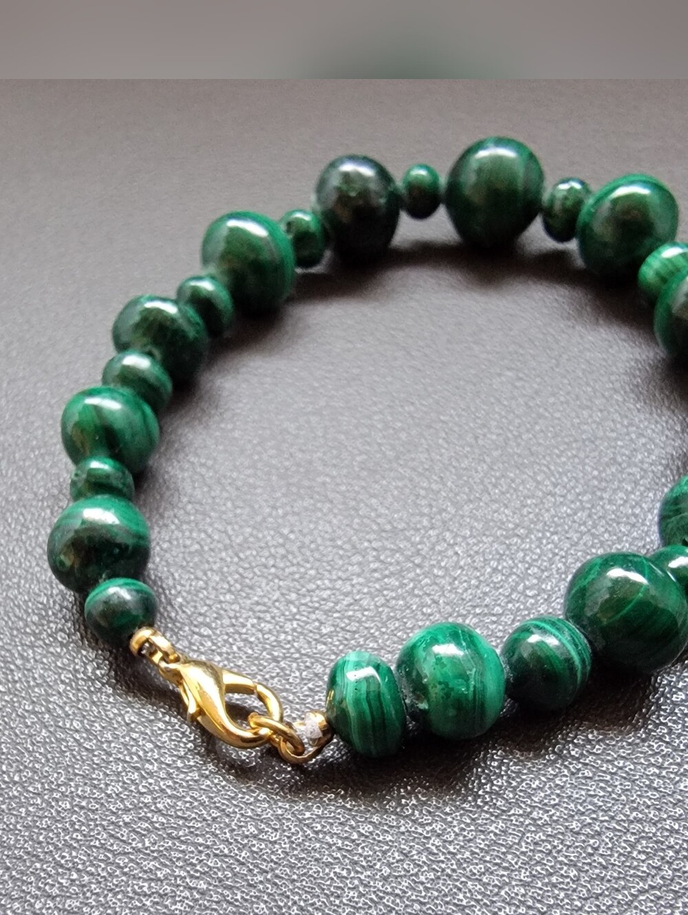 Vintage Genuine Malachite Beaded Bracelet | Graduated Green Stone Beads - Picture 5 of 9